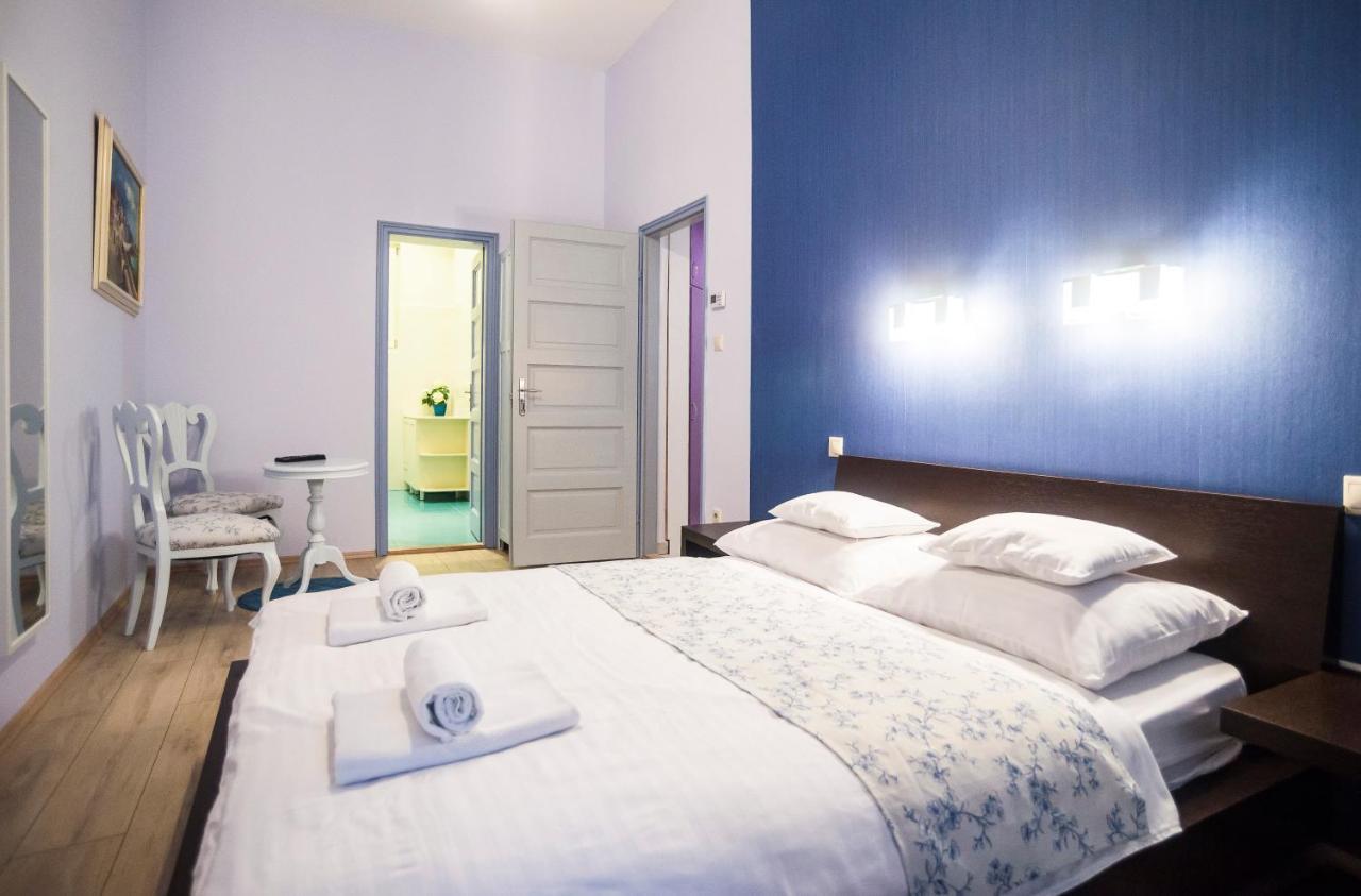Deluxe Double Room Shower