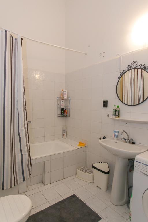 Chambre Triple avec Toilettes Communes