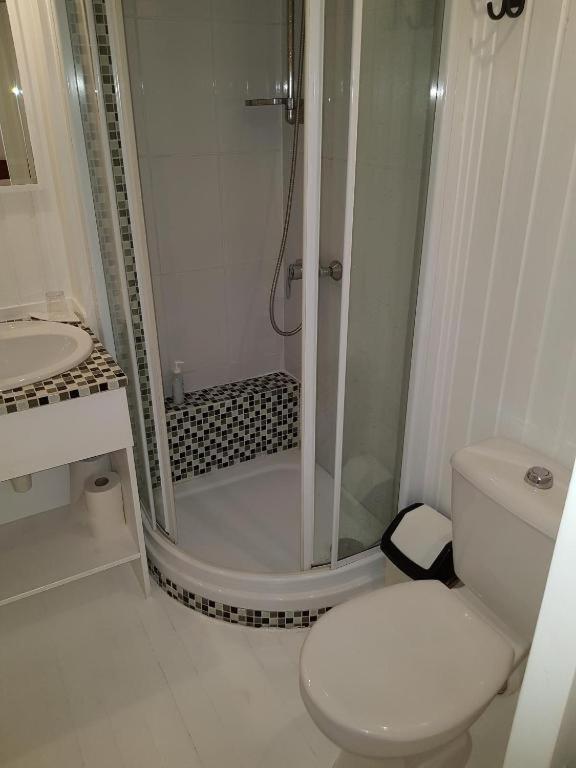Chambre Simple avec Salle de Bains