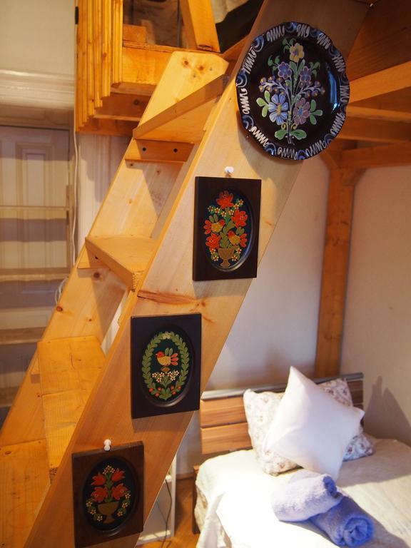 Chambre Lits Jumeaux avec Salle de Bains Commune