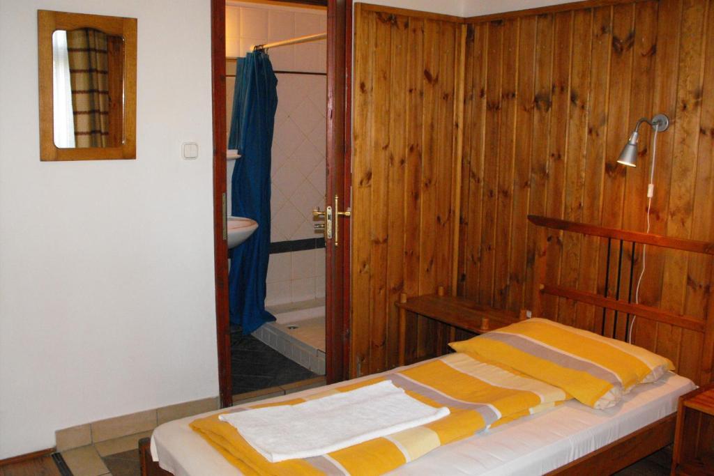 Chambre Simple avec Salle de Bains Commune