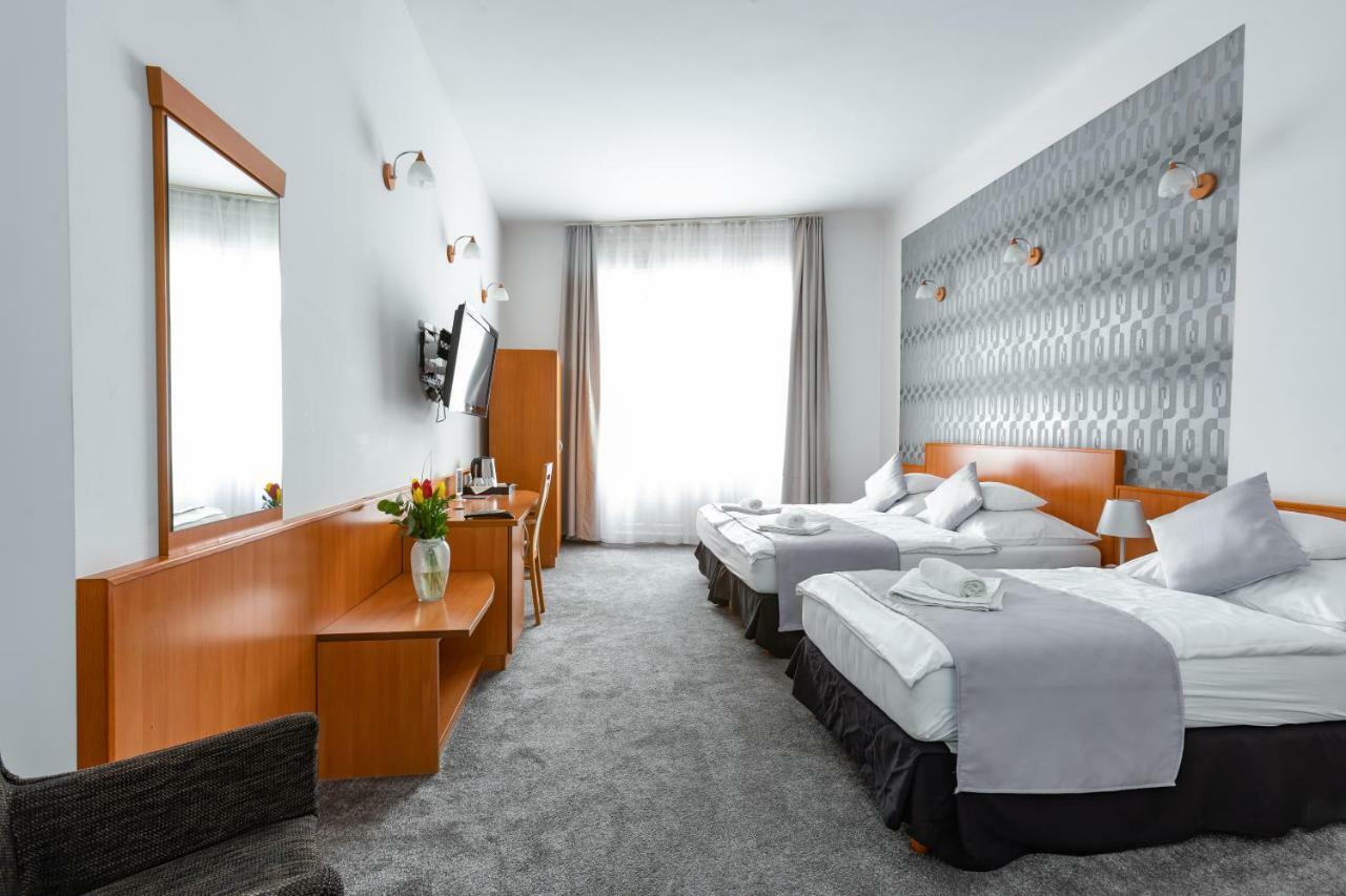Chambre Triple avec Salle de Bains Privative