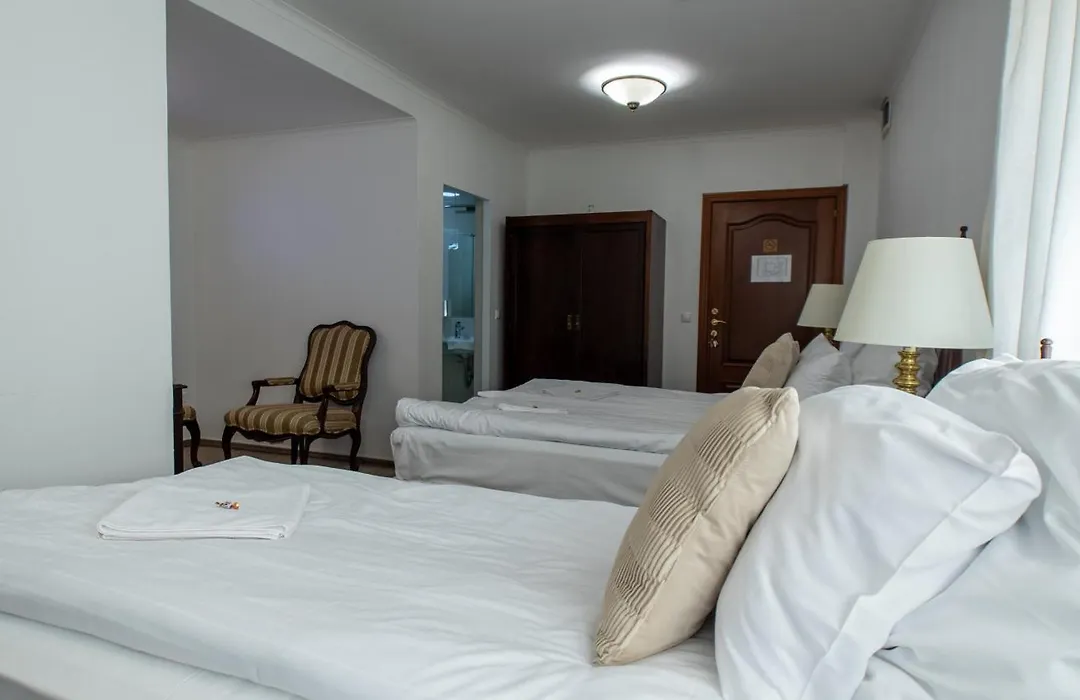 Opera16 Guestrooms-1