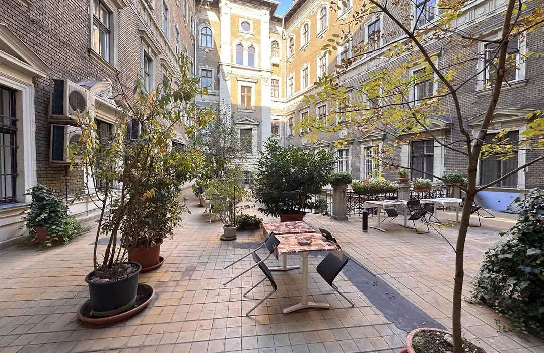 Omega Guesthouse Budapest-1
