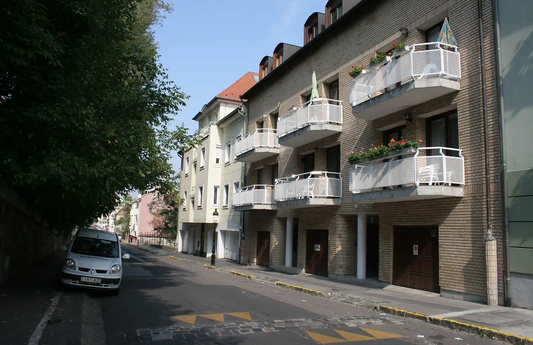 Budavar Bed And Breakfast-1