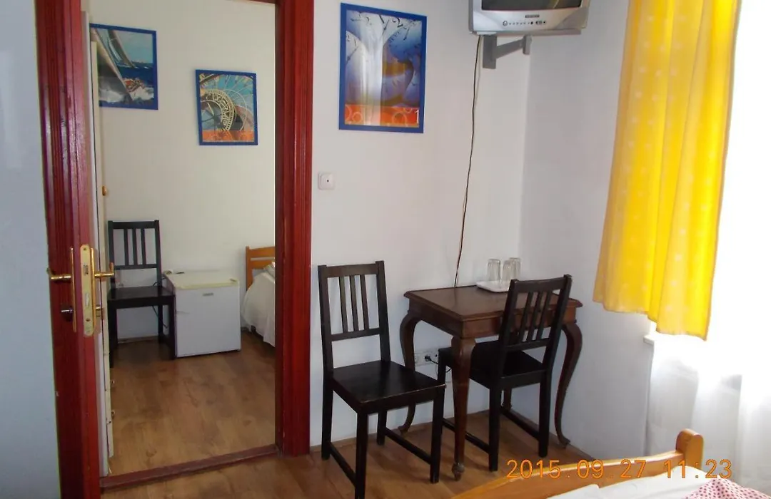 Hungaria Guesthouse-1