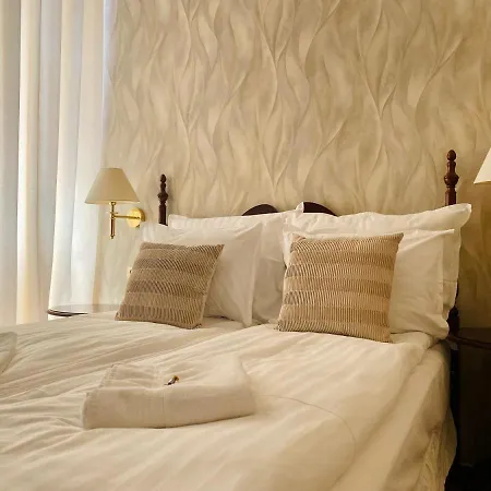 Opera16 Guestrooms-2