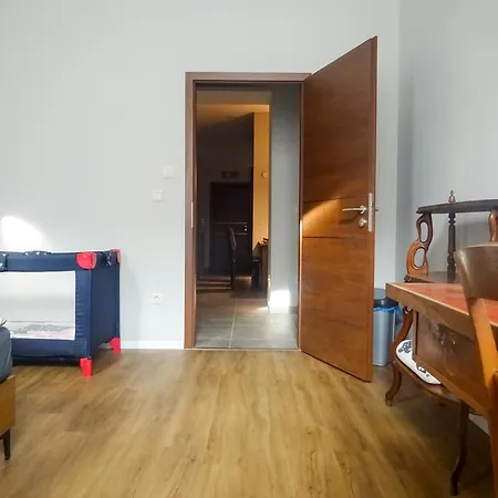 Corvin Point Rooms And Apartments-3
