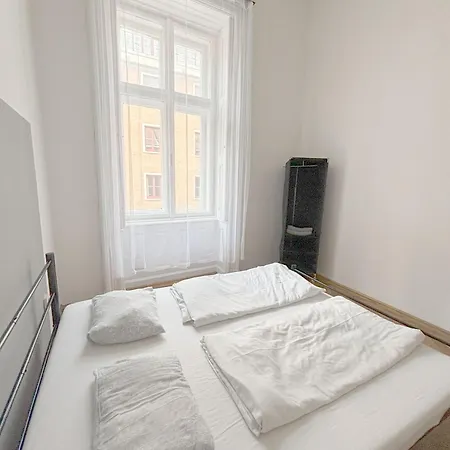 Synagouge Astoria Guest House-3