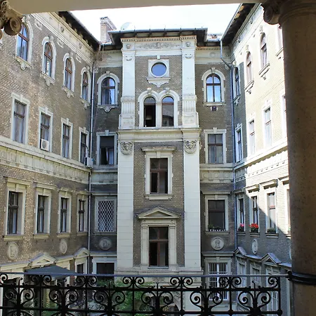 Omega Guesthouse Budapest-3