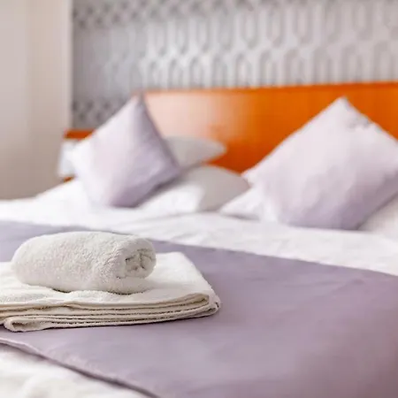 Budapest Griffin Guest House-3