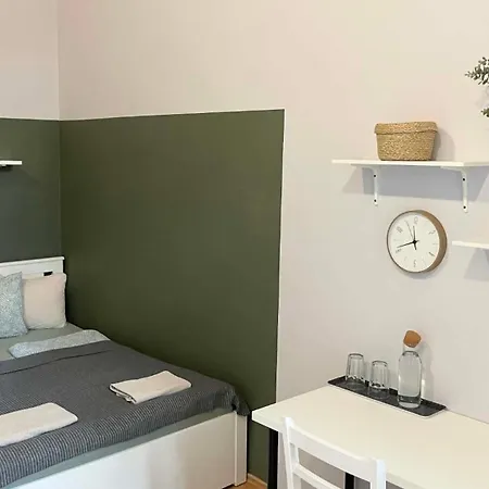 Gellerico Rooms At Rakoczi Square-3