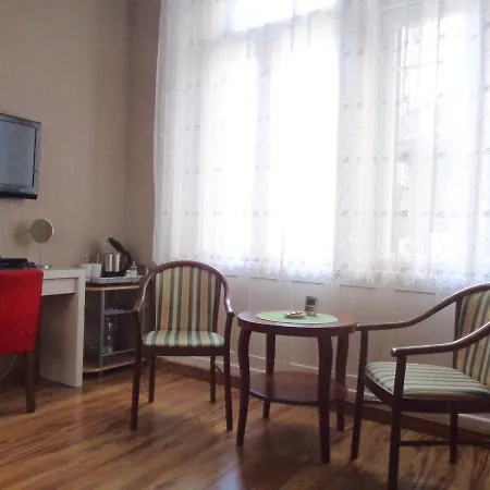 Budapest Guestrooms-2