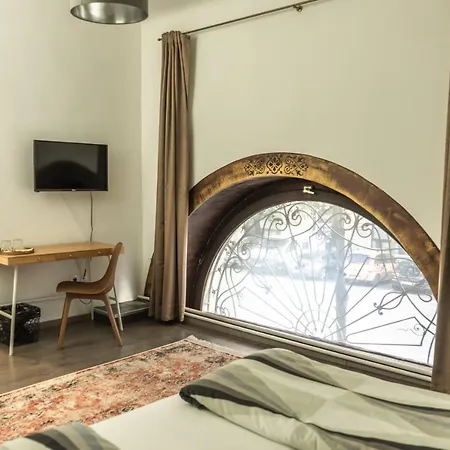 Miro Rooms-2
